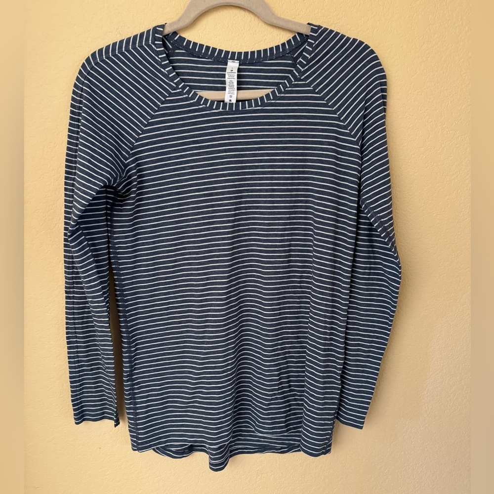 Lululemon White and Blue Stripe Long Sleeve Raglan Crew Neck Pullover Size 4
